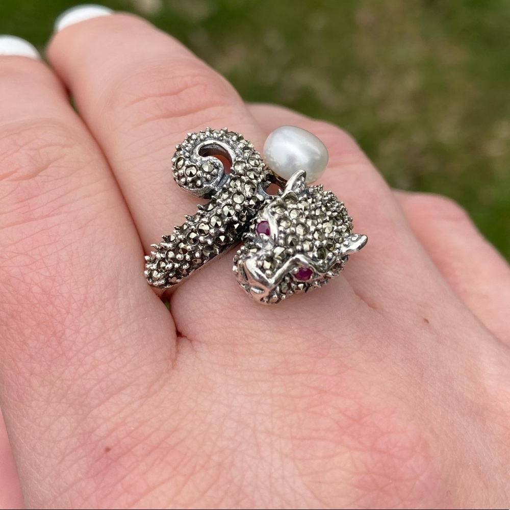 Pearl and Marcasite Panther Ring size 7.5 With Genuine Ruby Beautiful and Unique - Picture 3 of 10